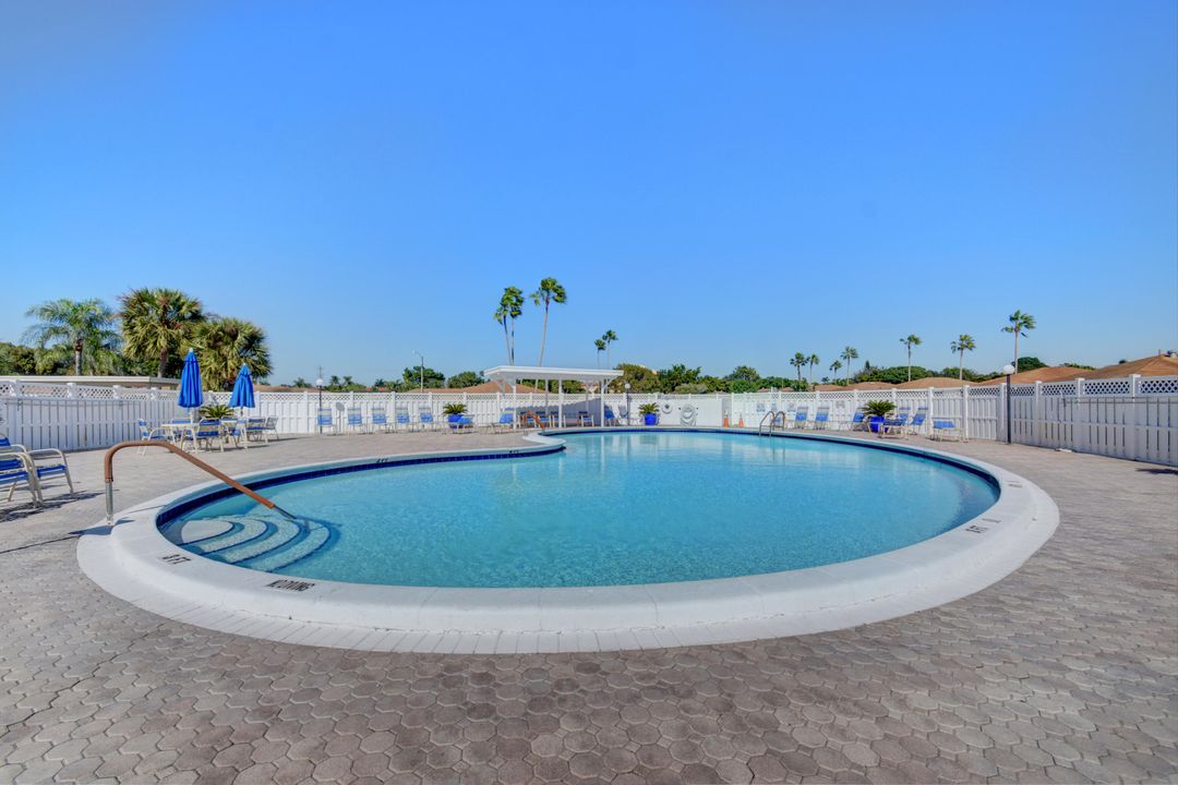 待售: $335,000 (2 贝兹, 2 浴室, 1073 平方英尺)