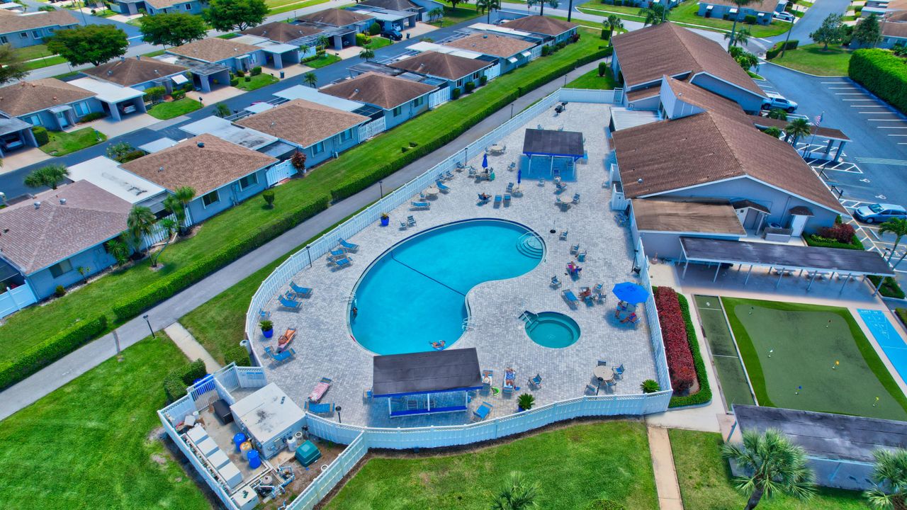 待售: $335,000 (2 贝兹, 2 浴室, 1073 平方英尺)