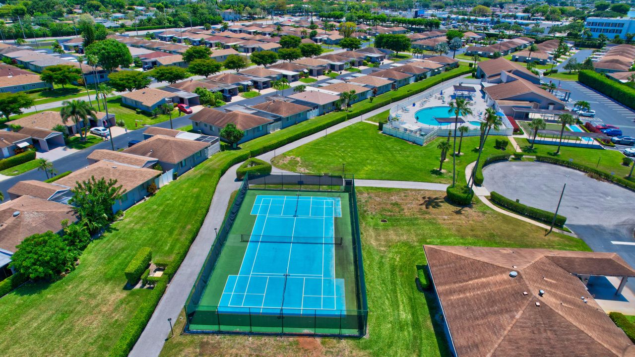 待售: $335,000 (2 贝兹, 2 浴室, 1073 平方英尺)