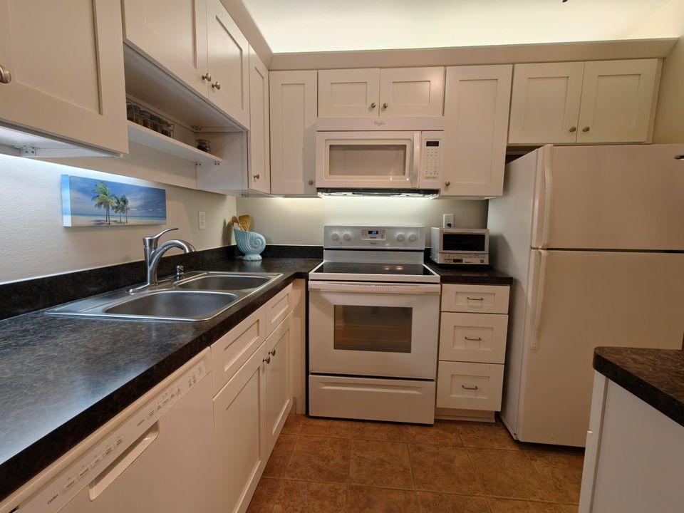 На продажу: $124,999 (1 спален, 1 ванн, 631 Квадратных фут)