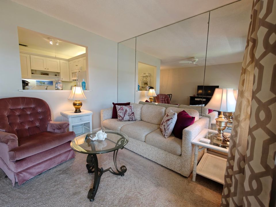 На продажу: $124,999 (1 спален, 1 ванн, 631 Квадратных фут)