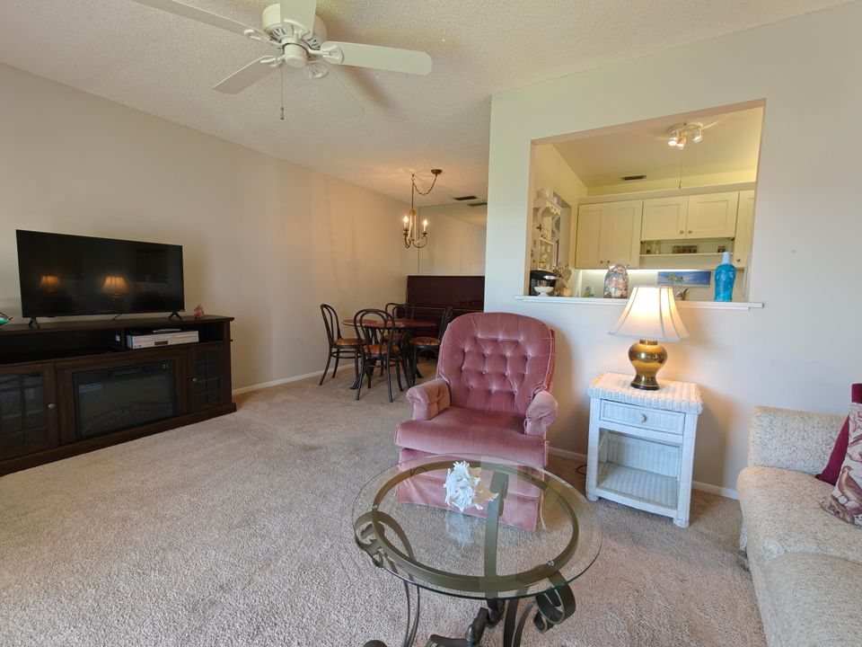 На продажу: $124,999 (1 спален, 1 ванн, 631 Квадратных фут)