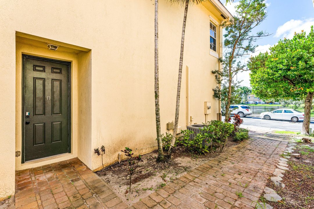 En Venta: $299,000 (3 camas, 2 baños, 1482 Pies cuadrados)