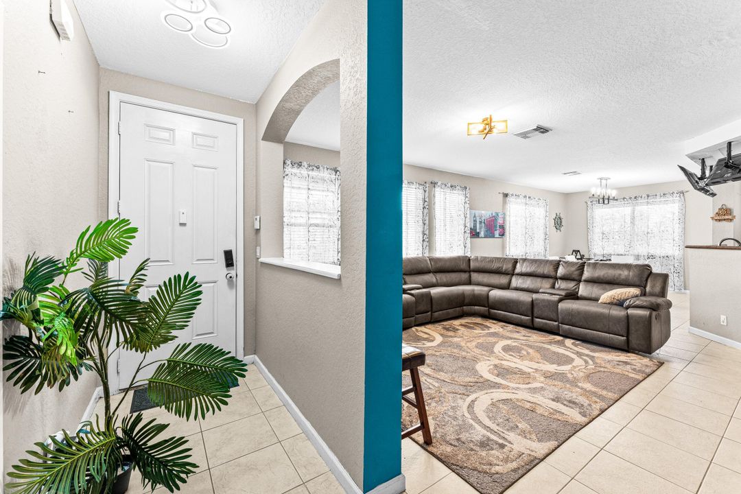 En Venta: $299,000 (3 camas, 2 baños, 1482 Pies cuadrados)