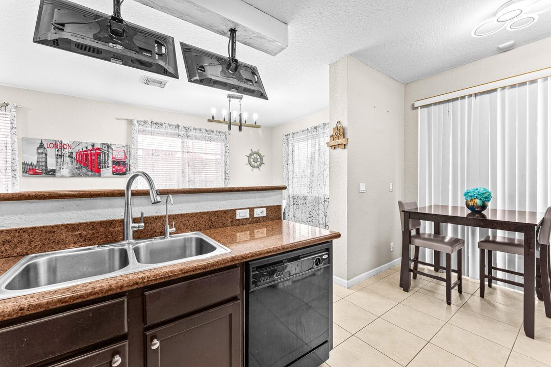 En Venta: $299,000 (3 camas, 2 baños, 1482 Pies cuadrados)