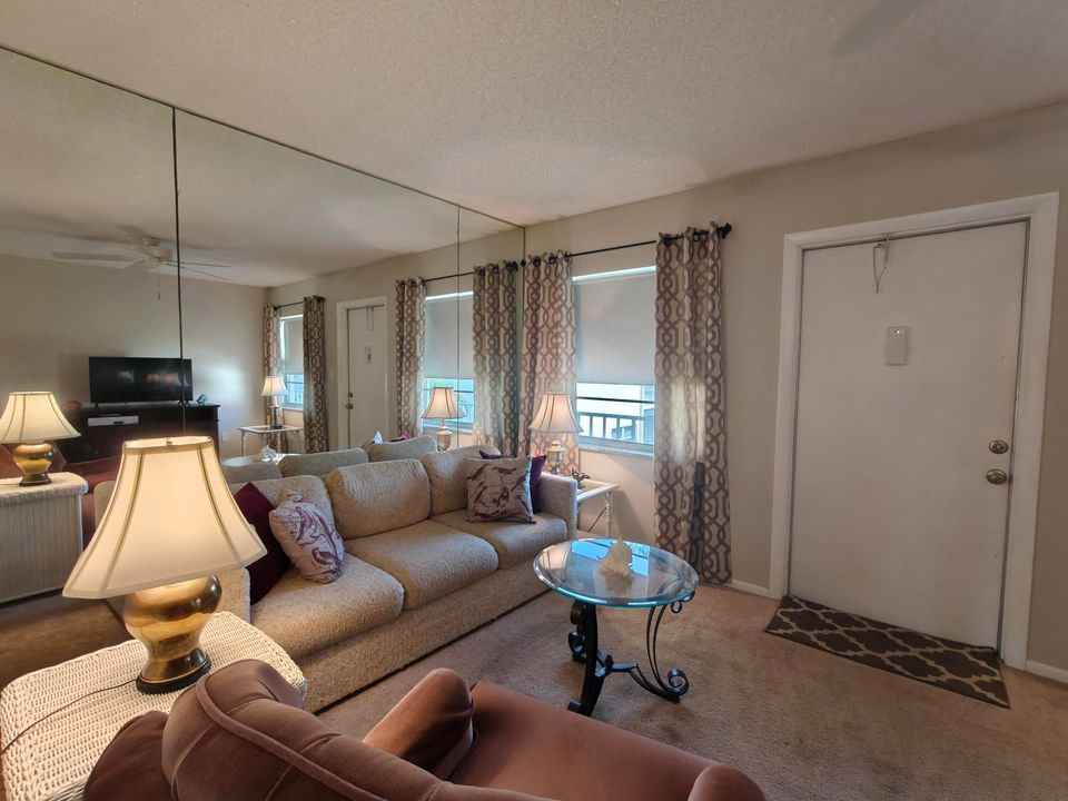 На продажу: $124,999 (1 спален, 1 ванн, 631 Квадратных фут)