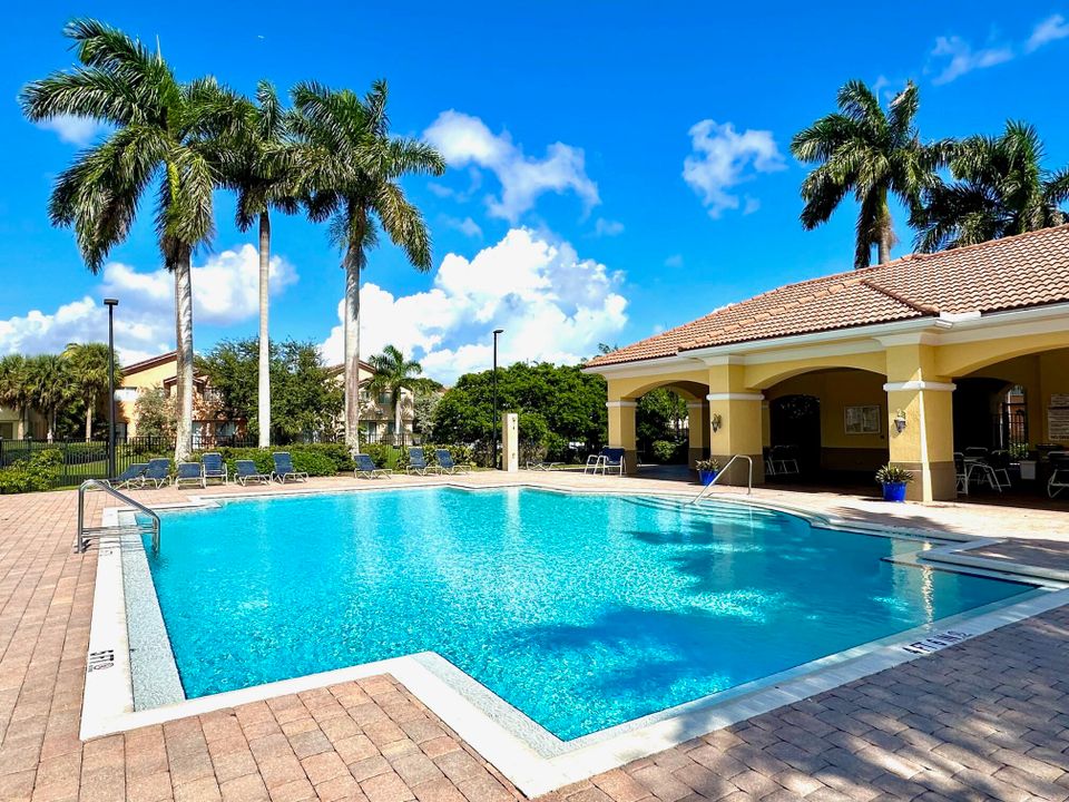 En Venta: $299,000 (3 camas, 2 baños, 1482 Pies cuadrados)