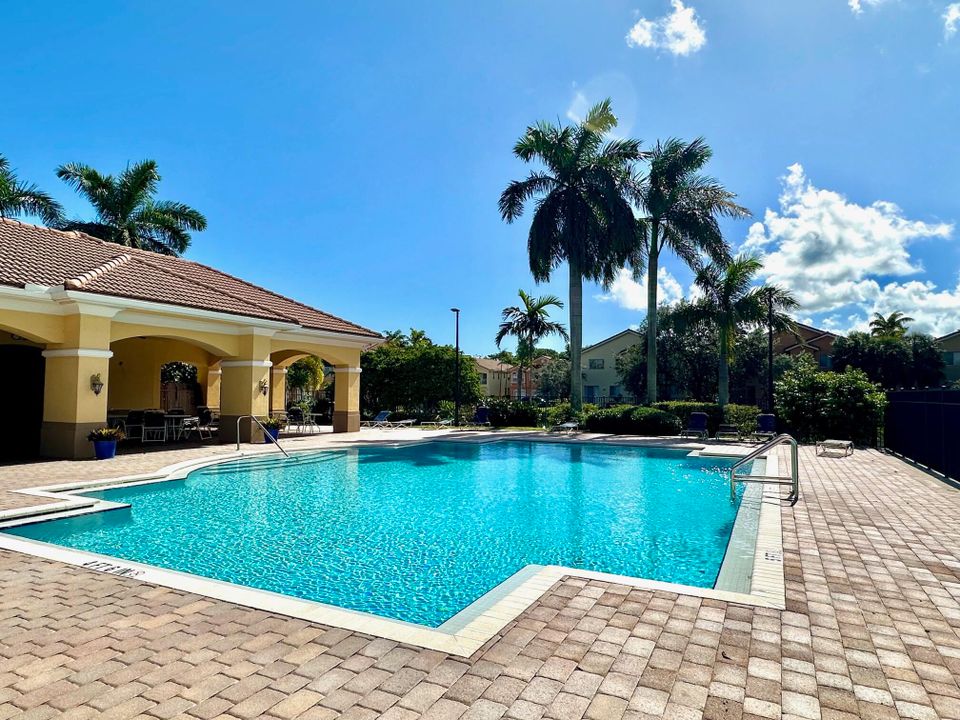 En Venta: $299,000 (3 camas, 2 baños, 1482 Pies cuadrados)