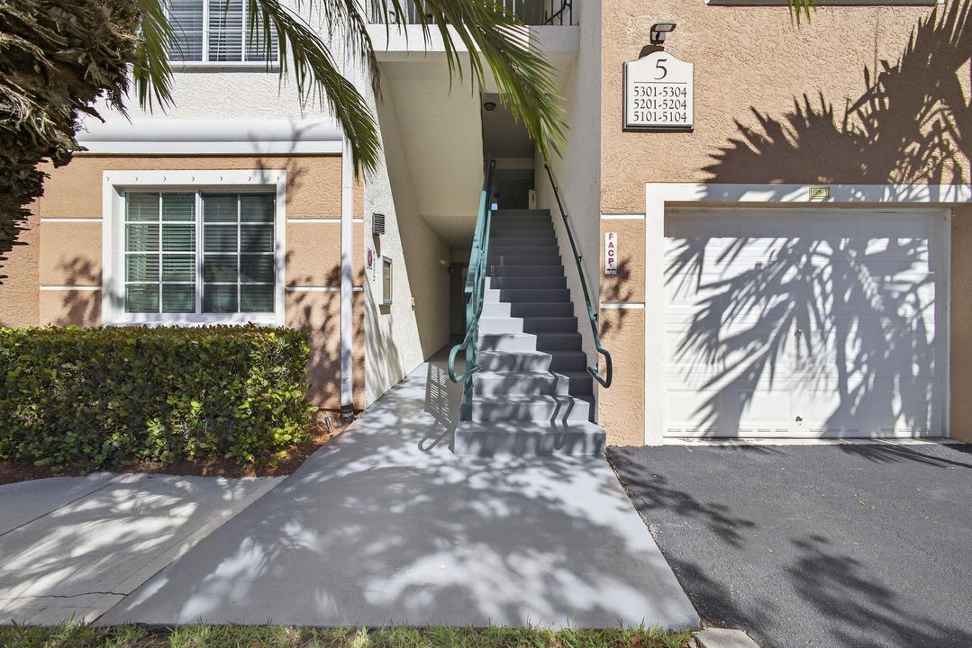 出租: $3,300 (3 贝兹, 2 浴室, 1338 平方英尺)