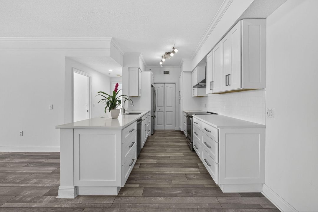 出租: $3,300 (3 贝兹, 2 浴室, 1338 平方英尺)