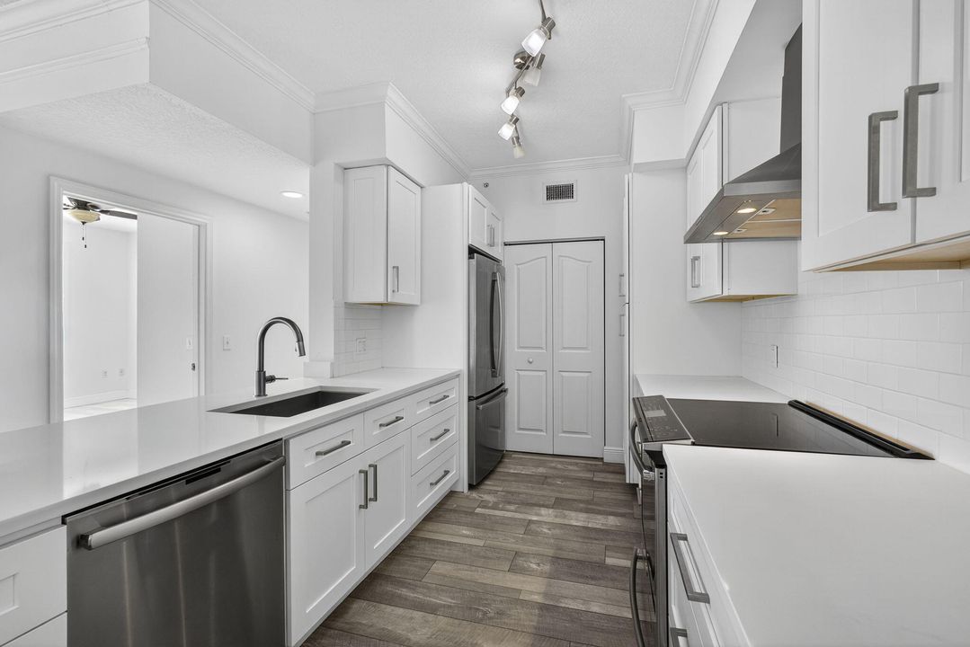 出租: $3,300 (3 贝兹, 2 浴室, 1338 平方英尺)