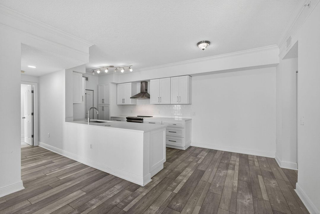 出租: $3,300 (3 贝兹, 2 浴室, 1338 平方英尺)