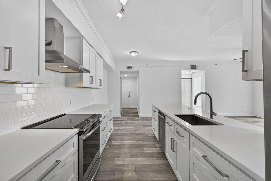 出租: $3,300 (3 贝兹, 2 浴室, 1338 平方英尺)