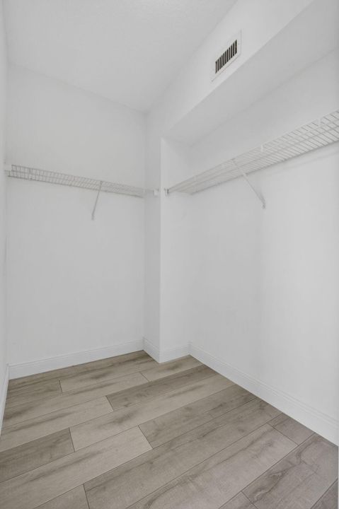 出租: $3,300 (3 贝兹, 2 浴室, 1338 平方英尺)