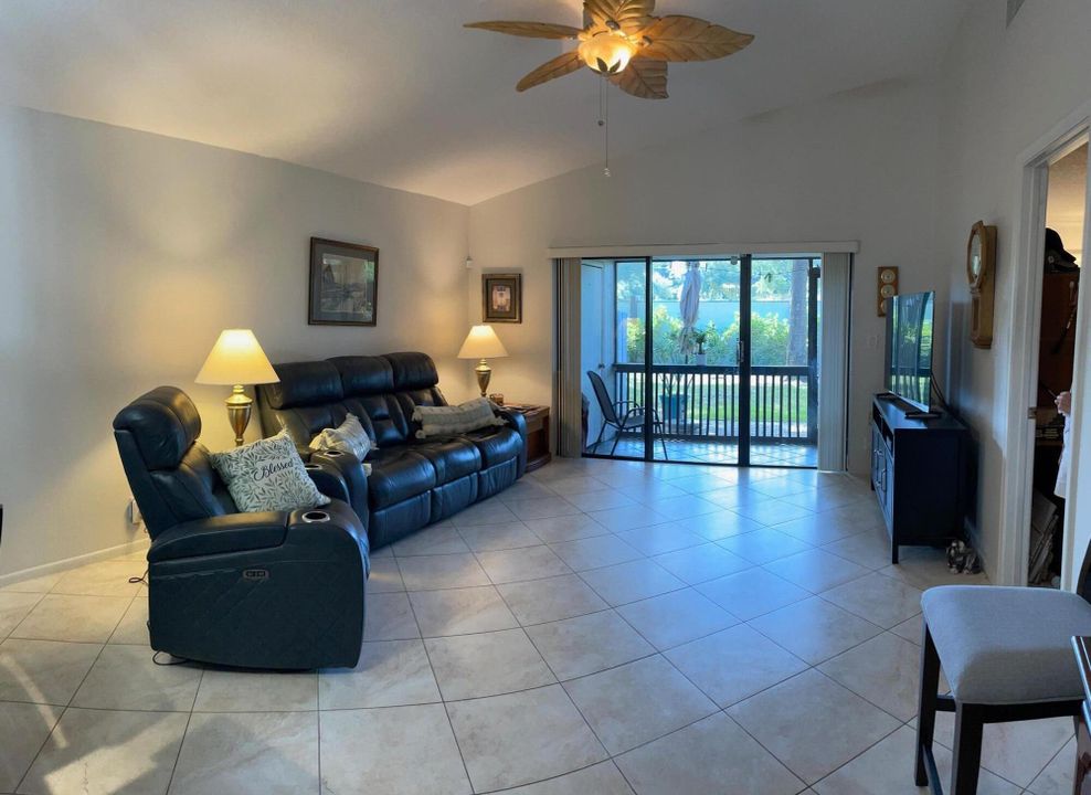 For Sale: $425,000 (2 beds, 2 baths, 1344 Square Feet)