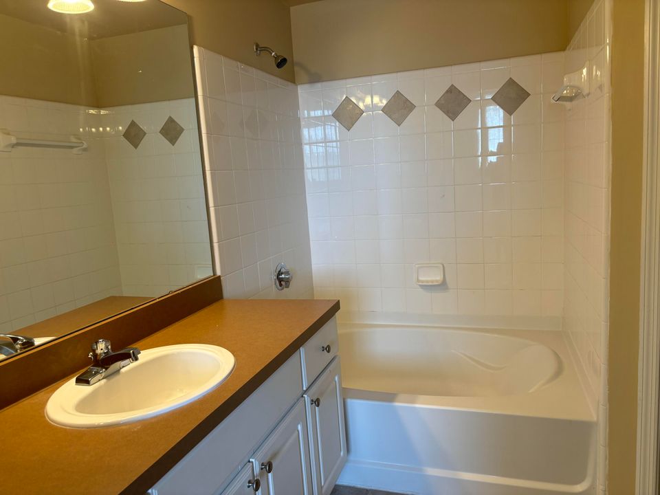 出租: $2,800 (2 贝兹, 2 浴室, 1414 平方英尺)