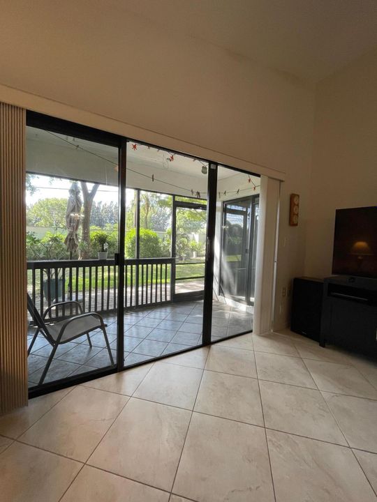 For Sale: $425,000 (2 beds, 2 baths, 1344 Square Feet)