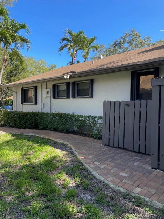 For Sale: $425,000 (2 beds, 2 baths, 1344 Square Feet)