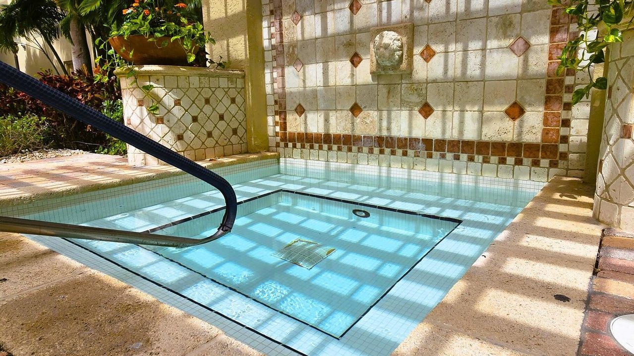 Под контрактом: $3,450 (2 спален, 2 ванн, 1120 Квадратных фут)