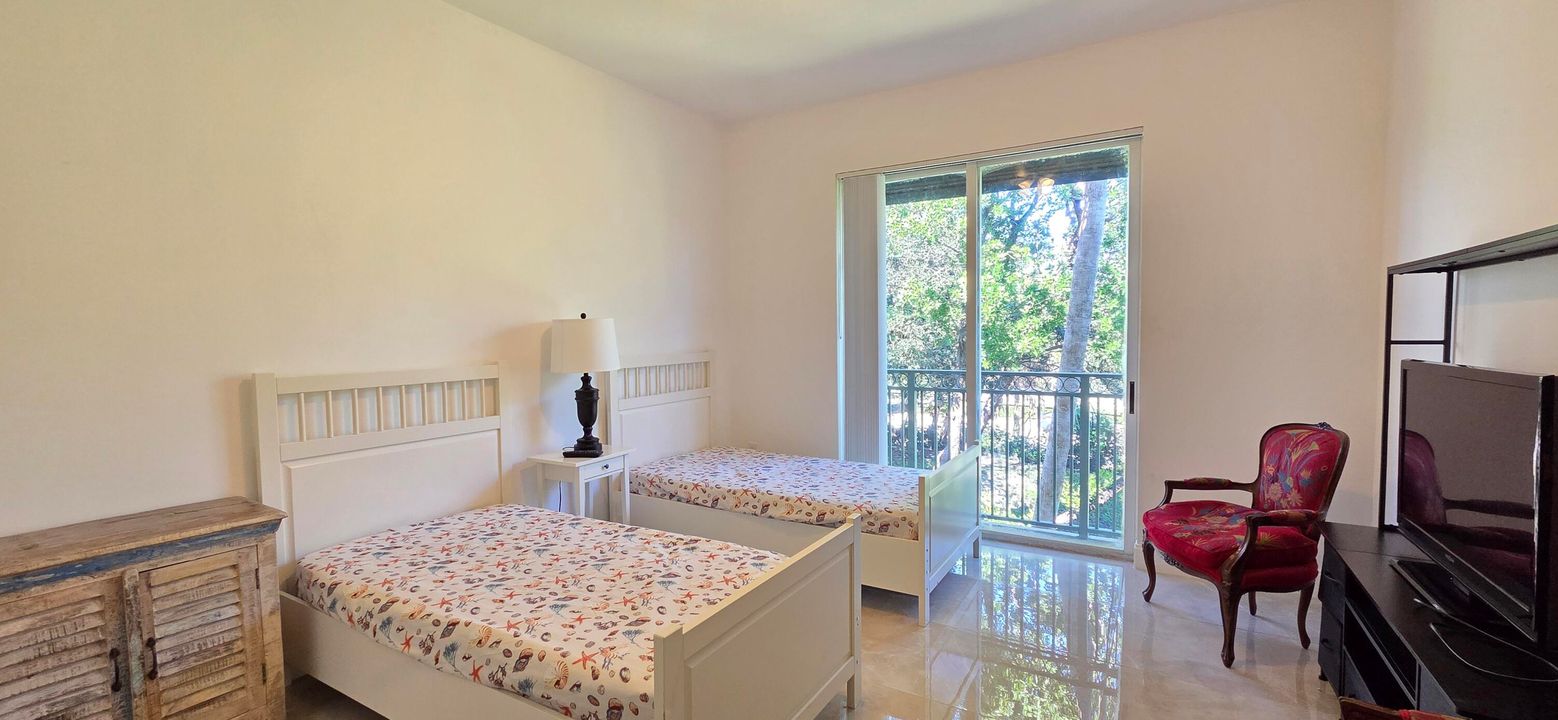 出租: $5,000 (3 贝兹, 2 浴室, 1479 平方英尺)