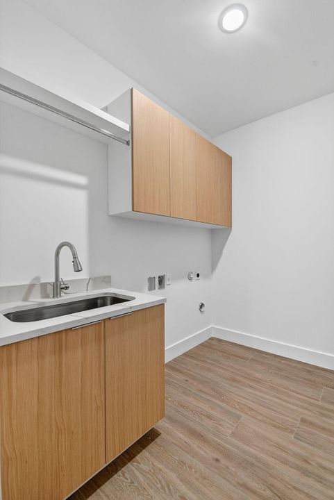 Active With Contract: $799,000 (4 beds, 3 baths, 2161 Square Feet)