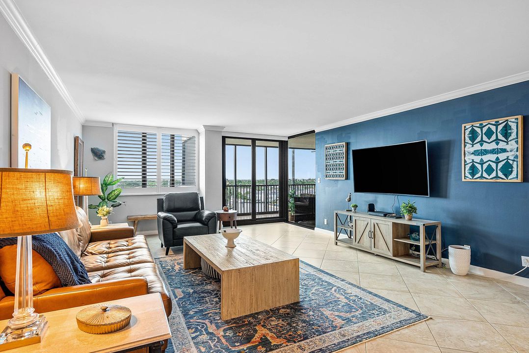 合同活跃: $827,000 (2 贝兹, 2 浴室, 1452 平方英尺)