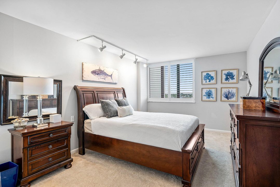 合同活跃: $827,000 (2 贝兹, 2 浴室, 1452 平方英尺)