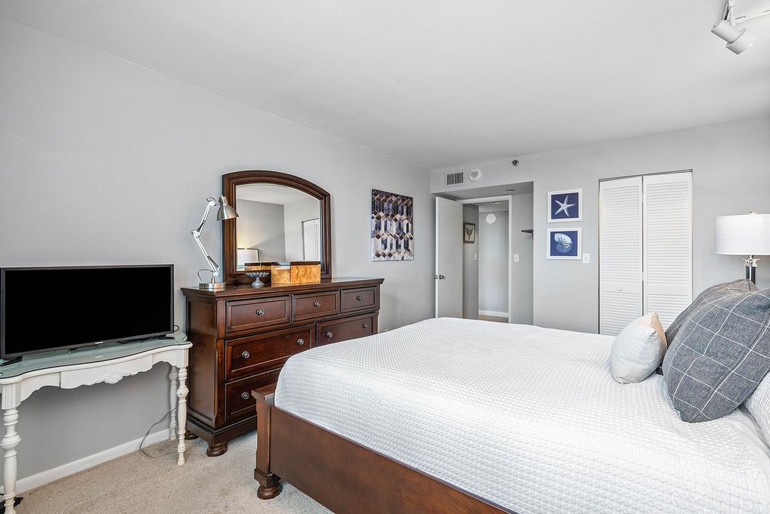 合同活跃: $827,000 (2 贝兹, 2 浴室, 1452 平方英尺)