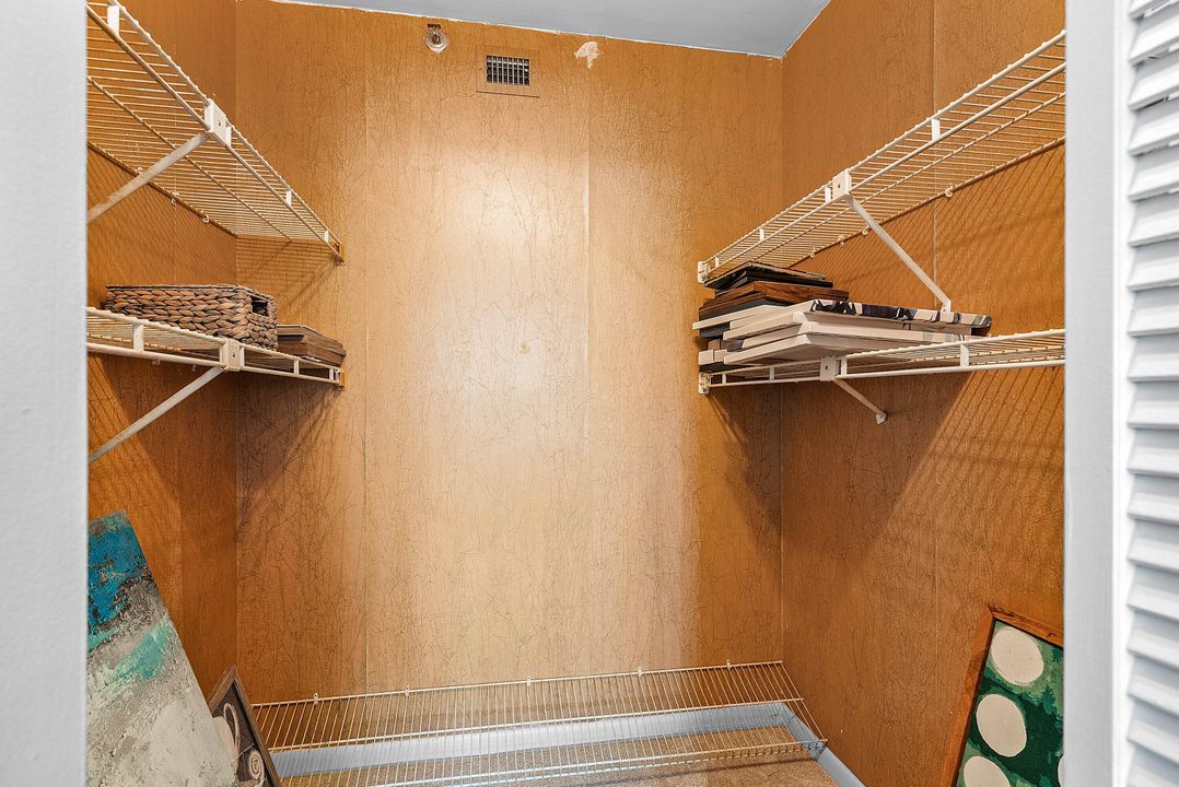 合同活跃: $827,000 (2 贝兹, 2 浴室, 1452 平方英尺)