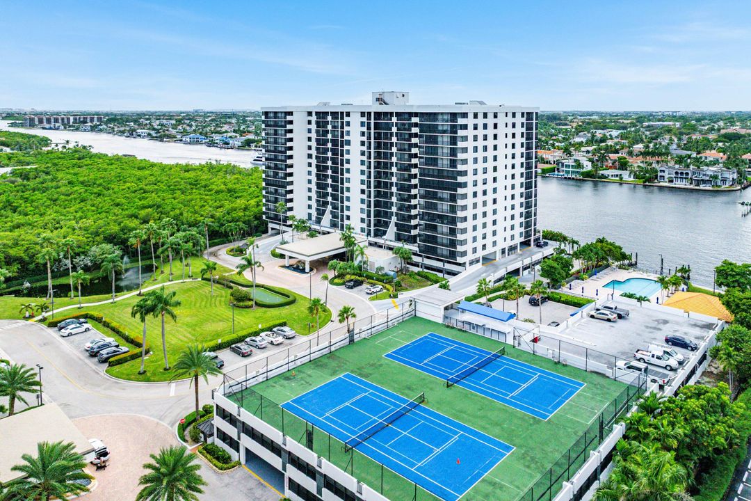 合同活跃: $827,000 (2 贝兹, 2 浴室, 1452 平方英尺)