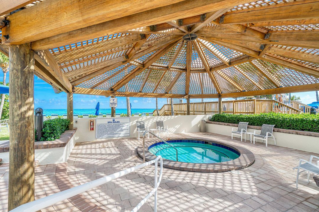 合同活跃: $827,000 (2 贝兹, 2 浴室, 1452 平方英尺)