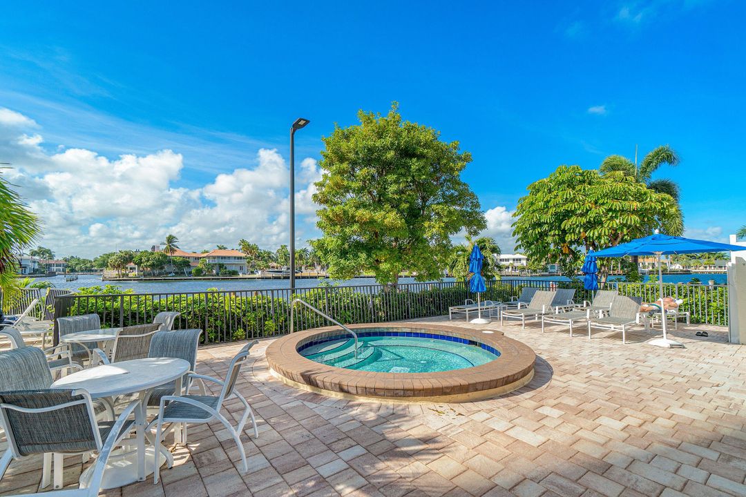 合同活跃: $827,000 (2 贝兹, 2 浴室, 1452 平方英尺)