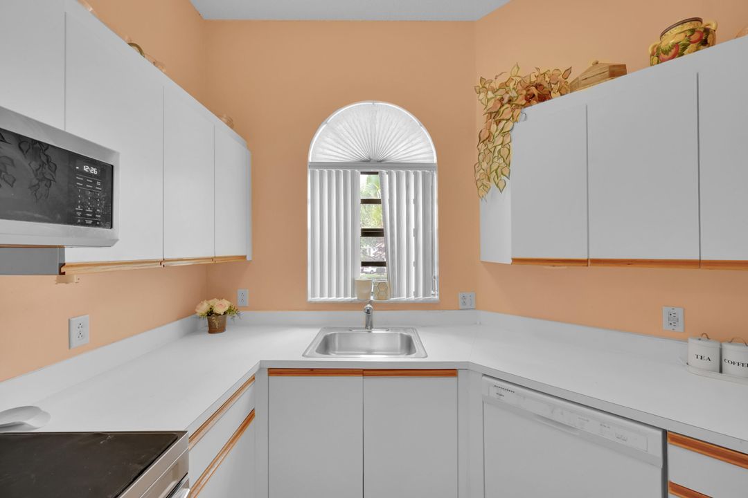 For Sale: $215,000 (3 beds, 2 baths, 1692 Square Feet)