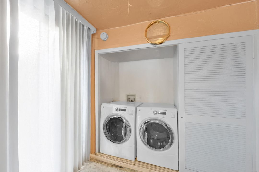 For Sale: $215,000 (3 beds, 2 baths, 1692 Square Feet)