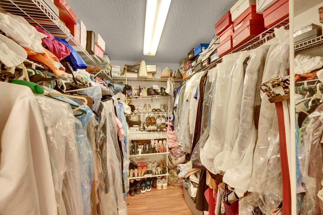 For Sale: $215,000 (3 beds, 2 baths, 1692 Square Feet)