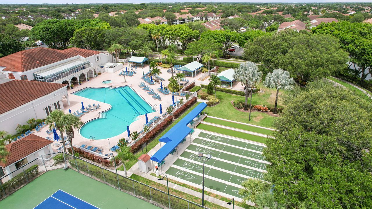 For Sale: $215,000 (3 beds, 2 baths, 1692 Square Feet)