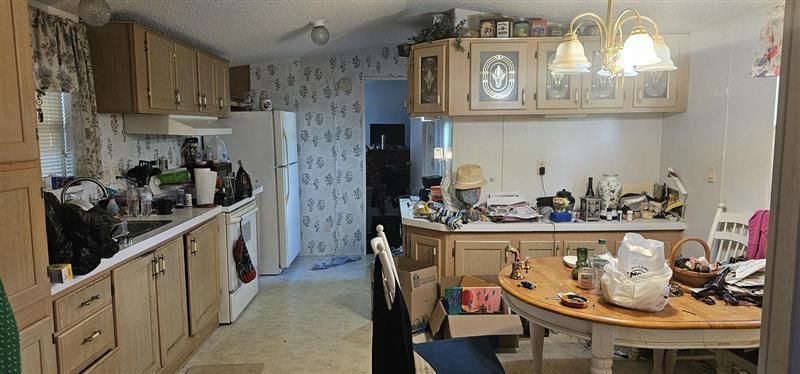 For Sale: $120,000 (2 beds, 2 baths, 924 Square Feet)