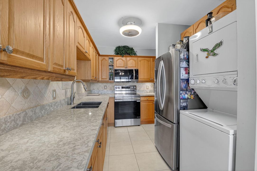 For Sale: $200,000 (2 beds, 2 baths, 1167 Square Feet)