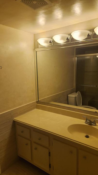 В аренду: $1,200 (1 спален, 1 ванн, 928 Квадратных фут)