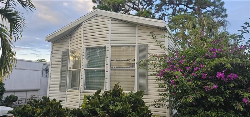 For Sale: $120,000 (2 beds, 2 baths, 924 Square Feet)