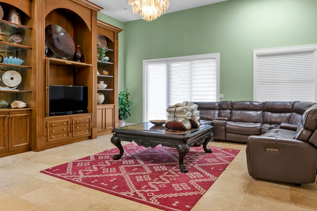 En Renta: $7,000 (7 camas, 3 baños, 4612 Pies cuadrados)