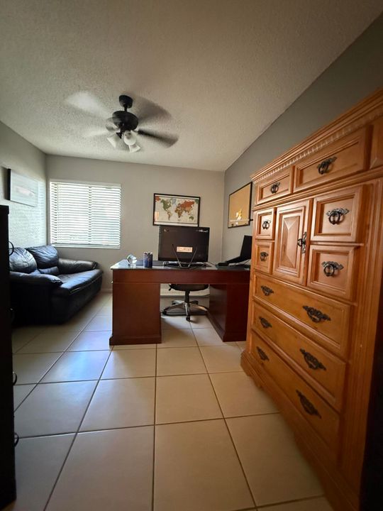 合同活跃: $359,000 (3 贝兹, 2 浴室, 1614 平方英尺)