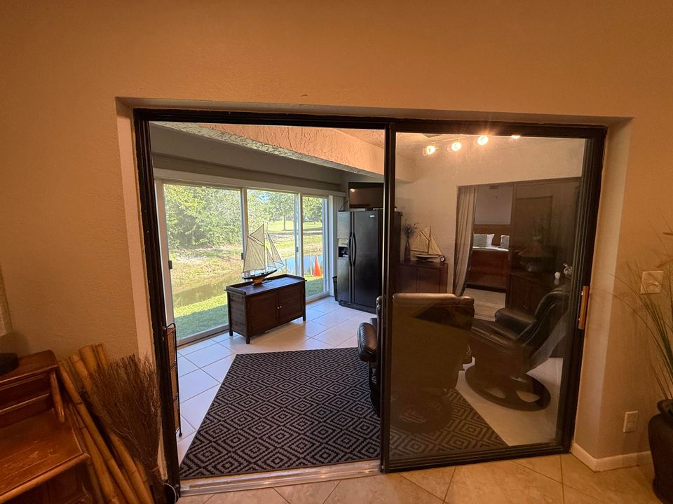 合同活跃: $359,000 (3 贝兹, 2 浴室, 1614 平方英尺)