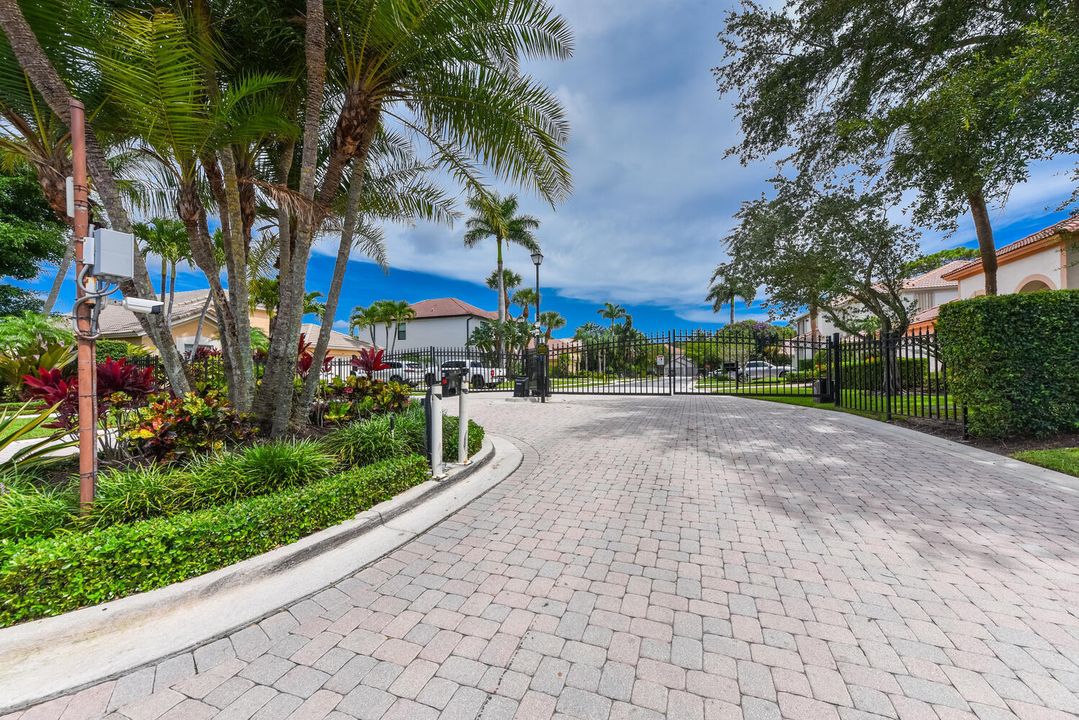 Active With Contract: $999,000 (5 beds, 4 baths, 3212 Square Feet)