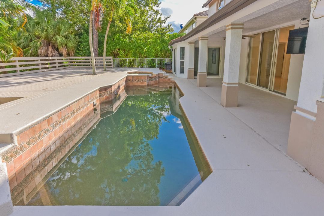 Active With Contract: $999,000 (5 beds, 4 baths, 3212 Square Feet)