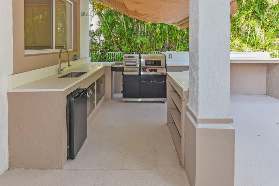 Active With Contract: $999,000 (5 beds, 4 baths, 3212 Square Feet)