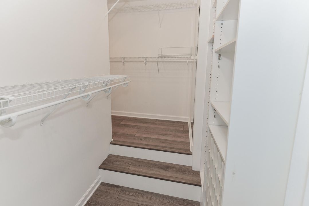 Active With Contract: $999,000 (5 beds, 4 baths, 3212 Square Feet)