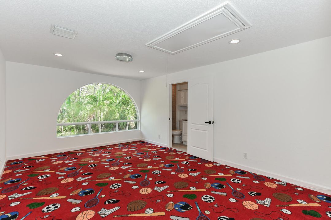 Active With Contract: $999,000 (5 beds, 4 baths, 3212 Square Feet)