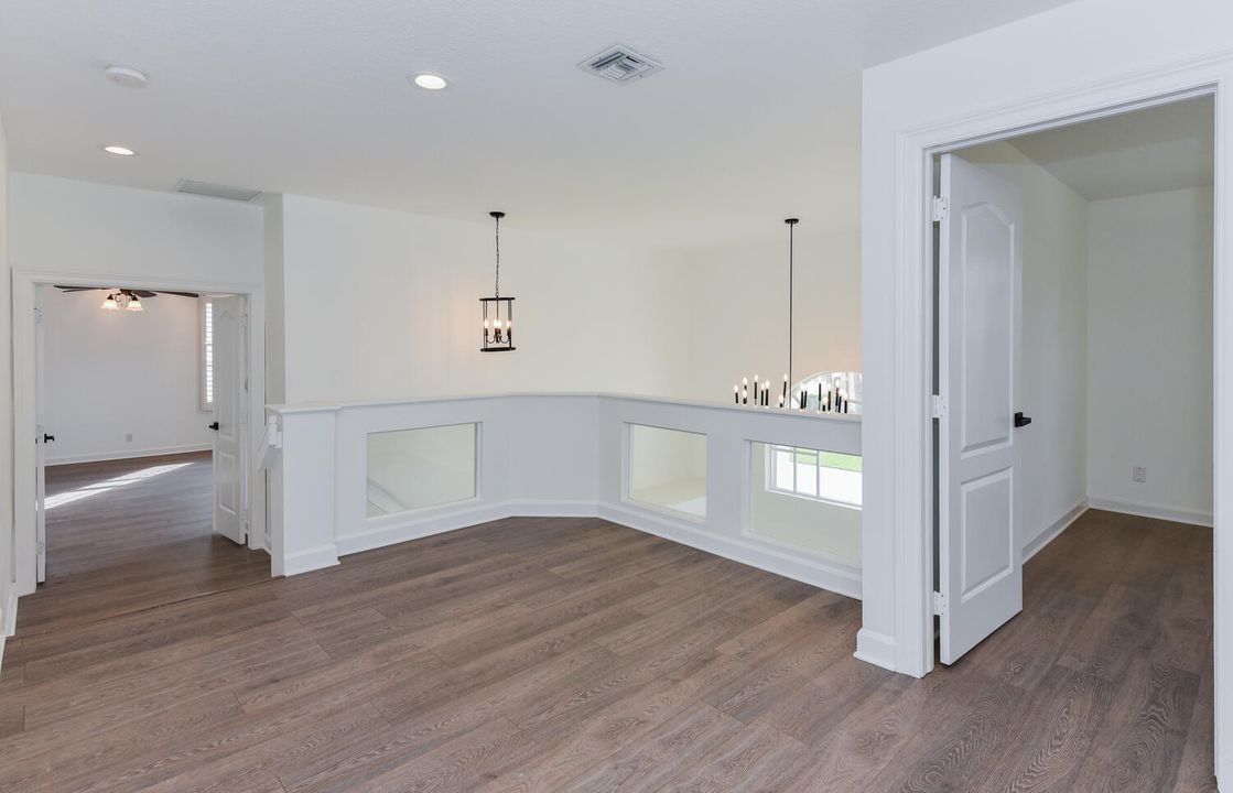 Active With Contract: $999,000 (5 beds, 4 baths, 3212 Square Feet)