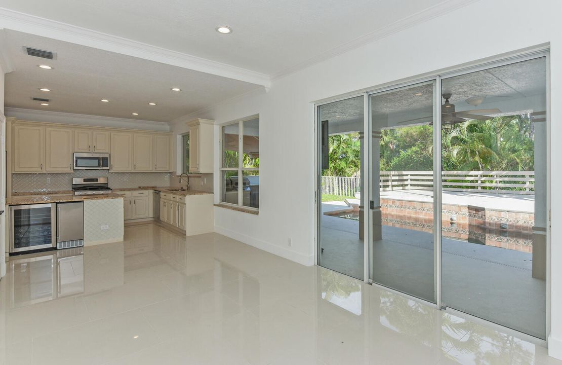 Active With Contract: $999,000 (5 beds, 4 baths, 3212 Square Feet)